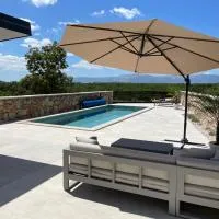 Hideaway Stonehouse pool for 2 Dalmatia Imotski, hotel di Medvidovići