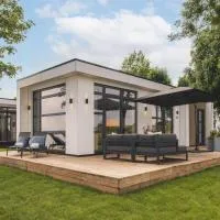 Luxurious holiday home nearby the Lower Rhine, hotel di Maurik