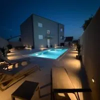 Villa Daisy, Holiday Home near Zadar with Private Heated Pool, hotell i Posedarje