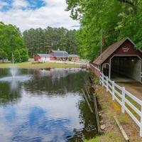 Cozy 3BR Lake House Firepit Pier Pet-Friendly, ξενοδοχείο κοντά στο Δημοτικό Αεροδρόμιο Lawrenceville/Brunswick - LVL, Skippers