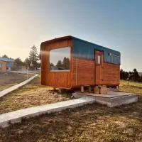 Petrovf Place, hotel in Daljan