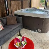 Secluded Retreat for Family and Friends with Private Hot Tub Dorset, hotel em Horton