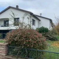 Hoenheim में, होटल Chambre Spacieuse pour Familles ou Groupes 5 Pers plus Bébé