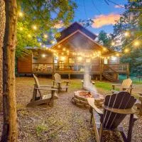 Rustic Family Getaway - Pool Table, Hot Tub, Pets, Great Location, ξενοδοχείο σε Broken Bow