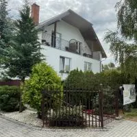 Pokoje na Brzozowej 2, hotell i Białogóra