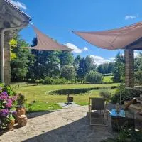 My lilifab, hotel sa Saint-Saud-Lacoussière