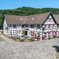 Garni Hotel im Fachwerkhof, хотел в Зимерат