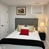 Entire 2 Bedroom Apartment in Kitchener, hotel u gradu 'Kitchener'