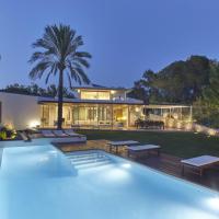 Modern 5 Bedroom Villa in Ibiza Haven, 1239, Hotel in Ibiza-Stadt