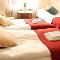 Solsta Towers، فندق في Asarum