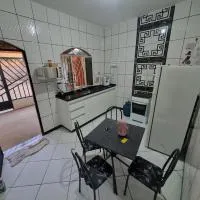 Ampla casa com 4 quartos, churrasqueira e garagem, hotel em Pirapora