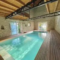 Suites zen dans maison d'hôtes avec piscine intérieure et jardin, hotel em Ventenac-Cabardès