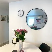 Charming Modern Apartment Close to Moa & Ålesund, Hotel in Ålesund