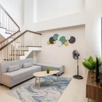 The Homey Horizon 3BR Stay with Pool Access, hotell i Iloilo City