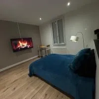 Comme à la maison - Chambre et salle de bain privée, hotel Polignyben