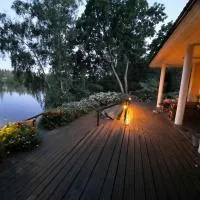 Lovely riverside cottage close to Tampere, отель в городе Лемпяяля