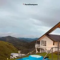 Castra villas - Pool Villa in Parunthumpara, готель у місті Vandiperiyār