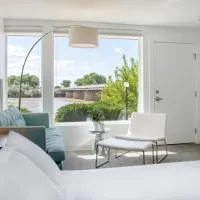 Skyfall Guestrooms، فندق في غرين ريفر