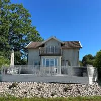 Stuga nära sjö och skog, hôtel à Bengtsfors