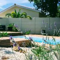 L'Échappée médocaine - Gîte jacuzzi ou piscine au cœur du Médoc: Cussac-Fort-Medoc şehrinde bir otel