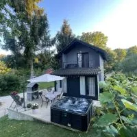 Vikendica u prirodi na ranču, hotelli kohteessa Zolaći