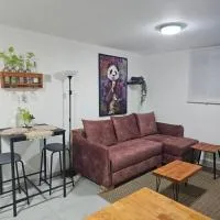 Panda house by the sea, hotell i Qiryat Yam