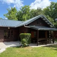 Chalets dans les bois, Hotel in Nanteau-sur-Essonnes