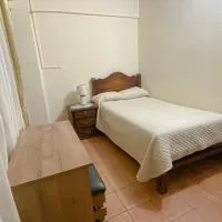 Habitación con baño privado, hotel em Quito