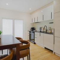 Lux 3BD Minutes Walk to Airport, hotel poblíž Letiště Logan    - BOS, Boston