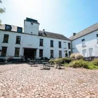Le Domaine Du Château Blanc à 10 minutes de Pairi Daiza, ξενοδοχείο σε Jurbise