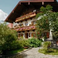 Ferienwohnungen Chiemgau，Rottau的飯店