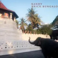 Kandy Brick Bungalow, hotel di Ampitiya