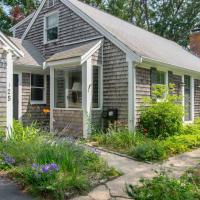 5 Min drive to National Seashore beaches and private backyard, hotell i Eastham