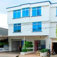 HOTEL TANIA, hotel u gradu 'Caucasia'
