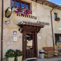 Albergue Laganares - pilgrims hostel -, hotel en San Nicolás del Real Camino