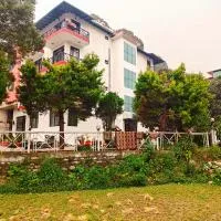 The Raikwals, Near Kainchi Dham, hotel a Bhowāli
