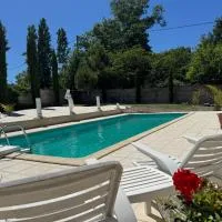 Le Relais St trop - Villa 2 chambres Delon et Romy, hotel v destinaci Bressolles