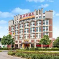 Billions-Earn Hotel just a 3 minute walk to the Ceramics Expo Center and close to Guangdong Foshan Creative Park and China Ceramics City, hotel a Huangdong
