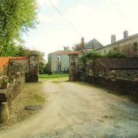Le Manoir aux Douves, Hotel in Bazoges-en-Paillers