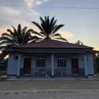 Homestay Lot 9333 Inn، فندق في Gerisik
