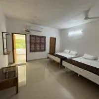 Chellams Churchview Homestay, hotelli kohteessa Velankanni