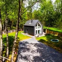 Nasza Baza wśród drzew prywatny dom z balią - jacuzzi Miedziana Góra Kielce świętokrzyskie, khách sạn ở Ćmińsk