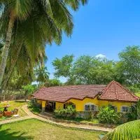 Private Beachfront Home-Ocean View-Total Privacy, khách sạn ở Ampeni