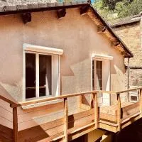 Logement entier Chez Léa et Brevia، فندق في Saint-Beauzély