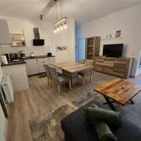 Neu renovierte, komplett ausgestattete Ferienwohnung mit 2 Schlafzimmern, хотел в Neu Gaarz