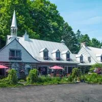 Le Petit Clocher Gite Touristique B & B, hotel a Saint-Sauveur-des-Monts