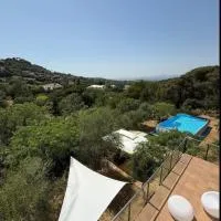Large house surrounded by nature, hotel di Vilanova de la Roca