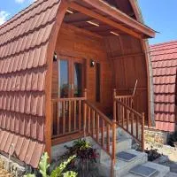 Ekas Rising Coffee And Cottages، فندق في Ekas