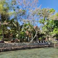 Yaxlik River Lodge, hotel din Lanquín