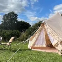 Bell Tent 4m and 7m Fossewold Cotswold Camping, hotel di Moreton in Marsh